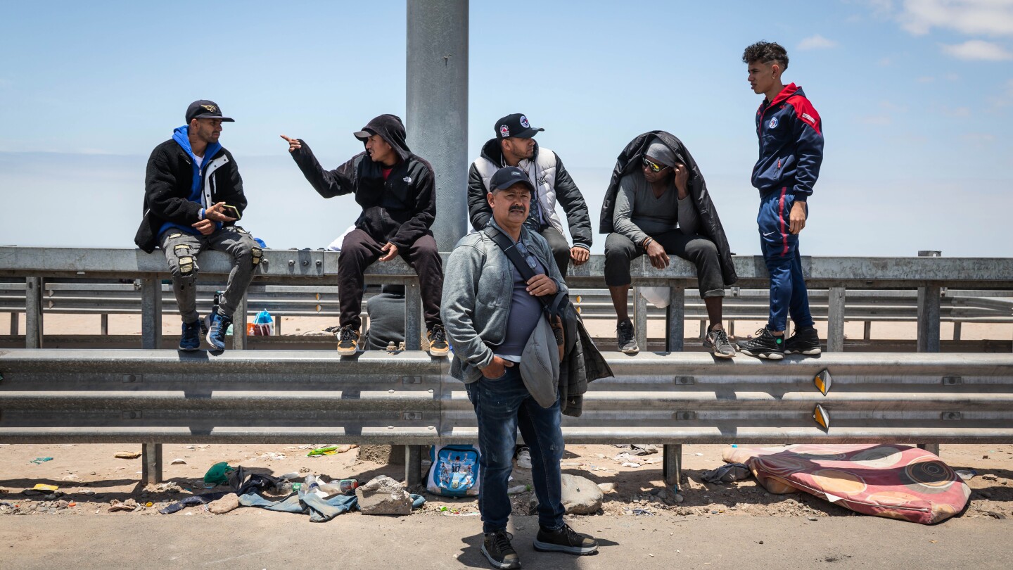 Perú declarará estado de emergencia en la frontera sur ante salida masiva de migrantes desde Chile